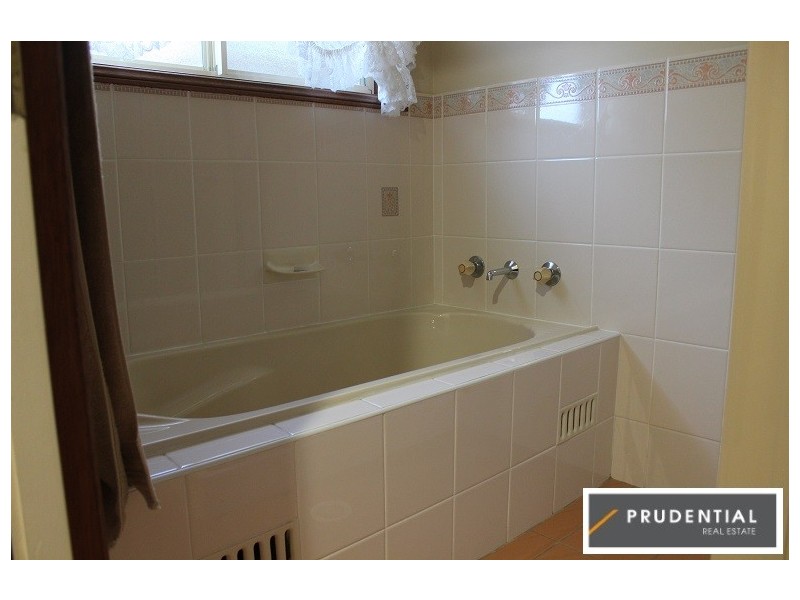 37 Glenfield Drive, Currans Hill NSW 2567
