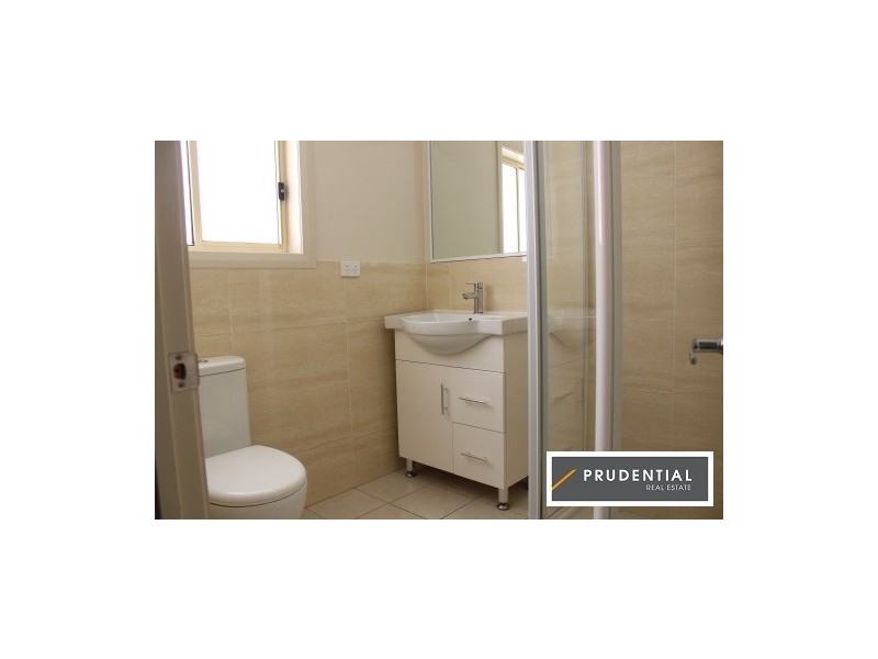 5/4 Feldspar Street, Eagle Vale NSW 2558