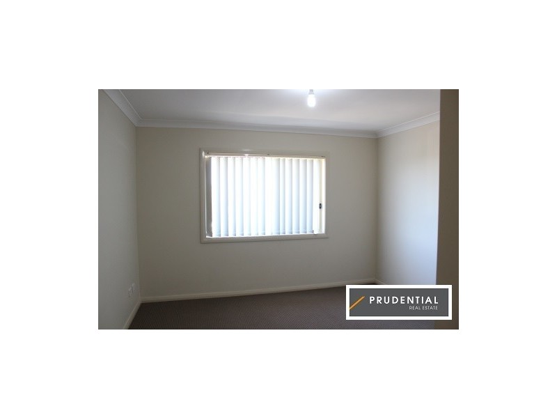 5/4 Feldspar Street, Eagle Vale NSW 2558