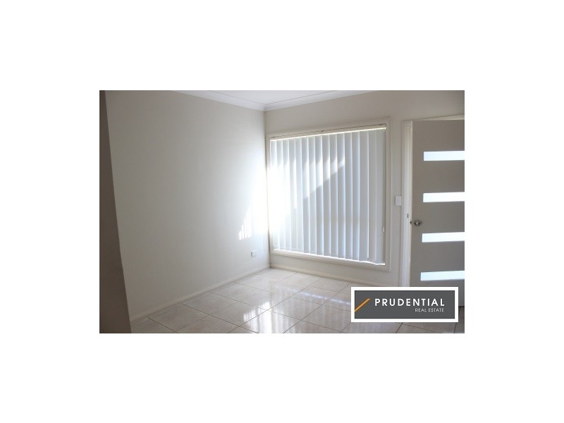 5/4 Feldspar Street, Eagle Vale NSW 2558