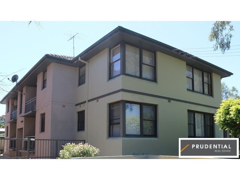 1/4 Sturt Street, Campbelltown NSW 2560