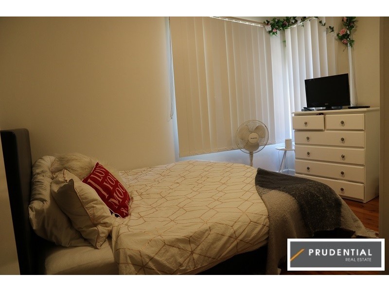 1/4 Sturt Street, Campbelltown NSW 2560