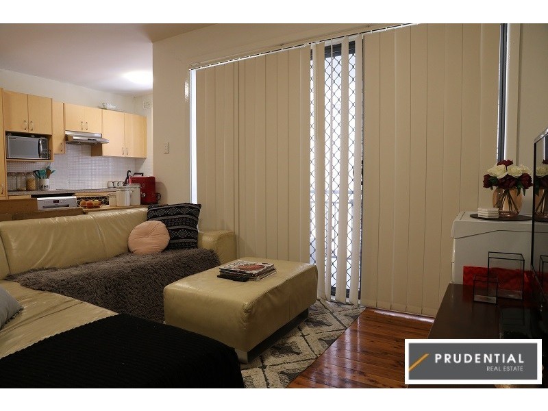 1/4 Sturt Street, Campbelltown NSW 2560