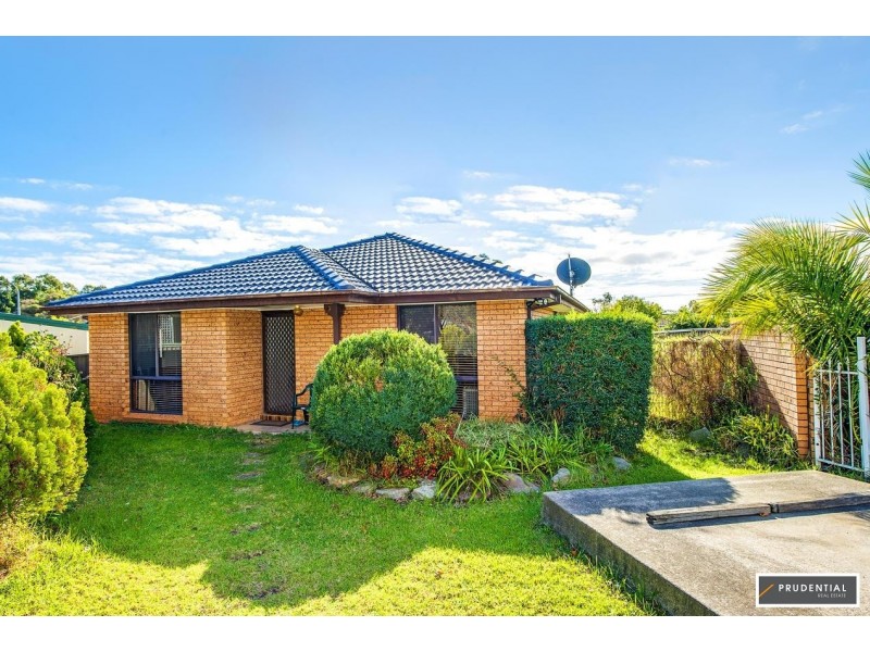 15 Lorenzo Crescent, Rosemeadow NSW 2560