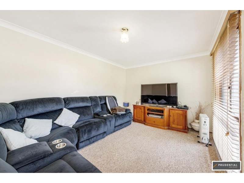 15 Lorenzo Crescent, Rosemeadow NSW 2560