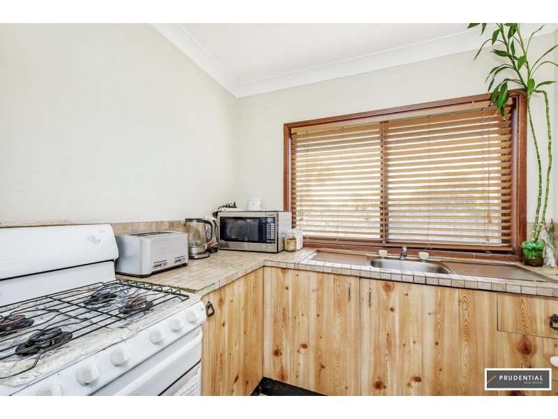 15 Lorenzo Crescent, Rosemeadow NSW 2560