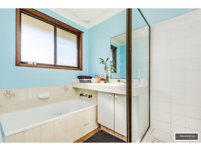 15 Lorenzo Crescent, Rosemeadow NSW 2560