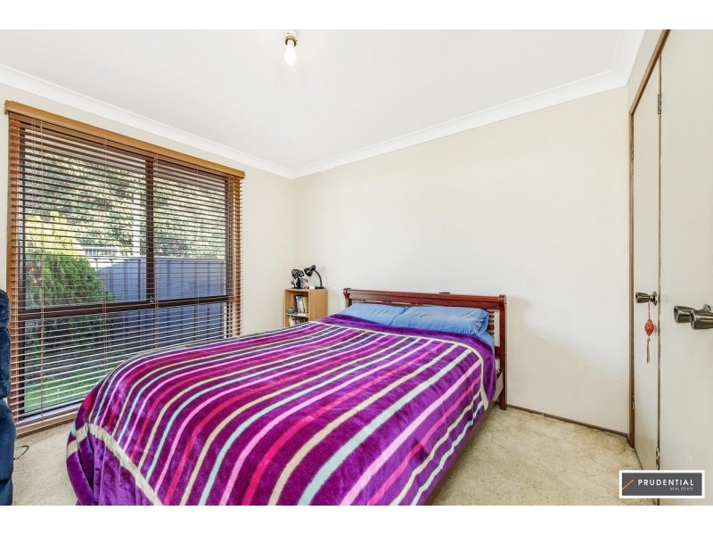 15 Lorenzo Crescent, Rosemeadow NSW 2560