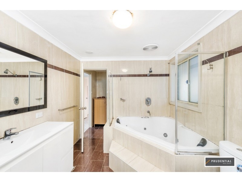 30 Trobriand Crescent, Glenfield NSW 2167