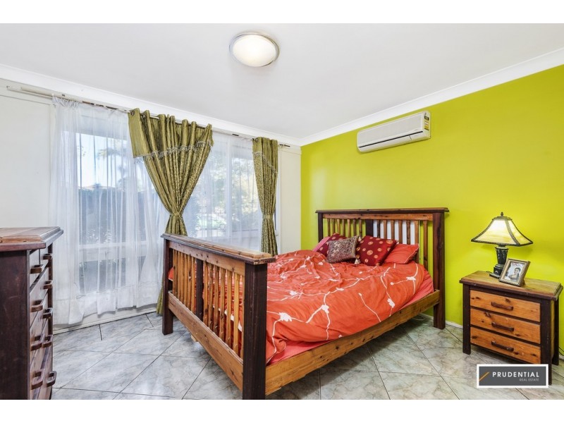 30 Trobriand Crescent, Glenfield NSW 2167