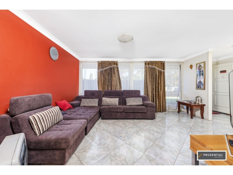 30 Trobriand Crescent, Glenfield NSW 2167