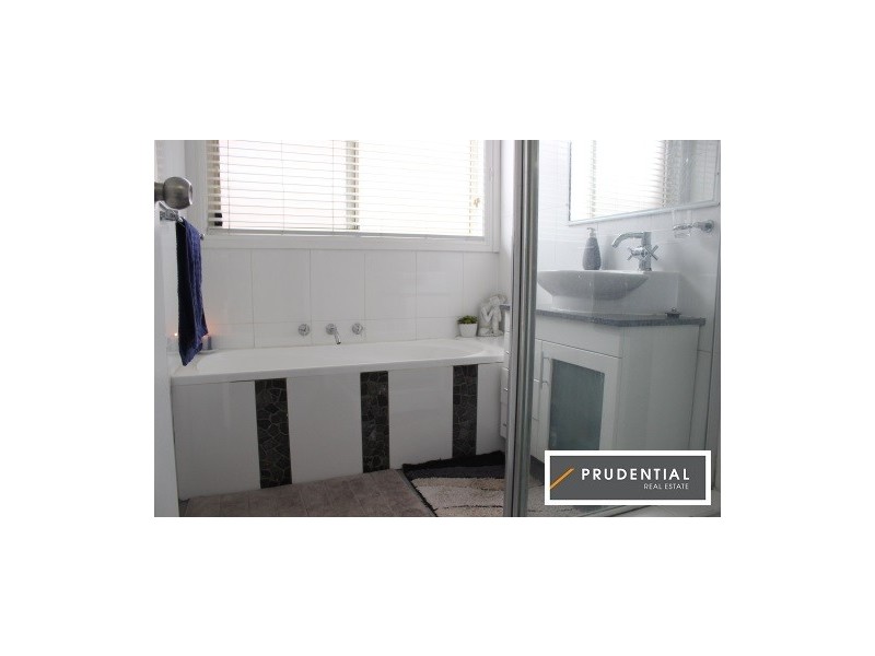 2/64 Francisco Crescent, Rosemeadow NSW 2560