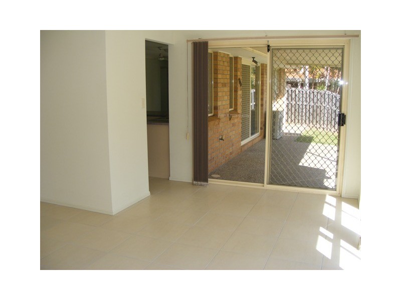 6 Tuvalu Street, Pacific Pines QLD 4211