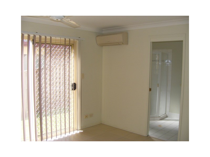 6 Tuvalu Street, Pacific Pines QLD 4211