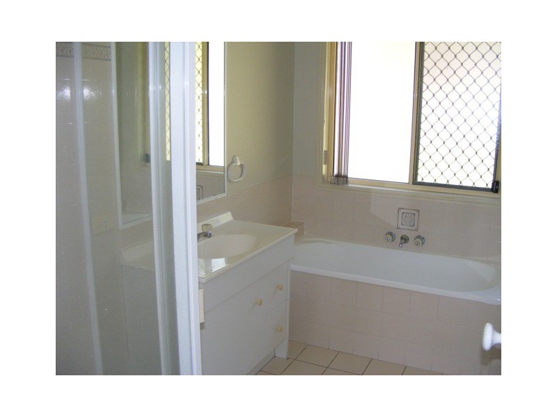 6 Tuvalu Street, Pacific Pines QLD 4211