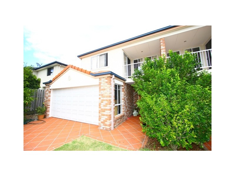 2/8 Crosby Avenue, Pacific Pines QLD 4211