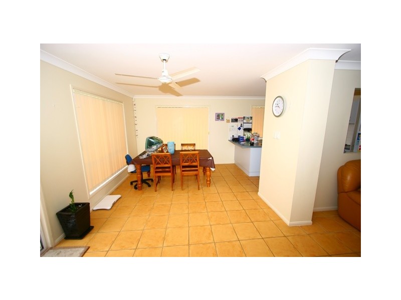 2/8 Crosby Avenue, Pacific Pines QLD 4211