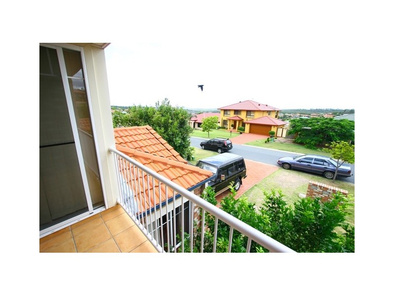 2/8 Crosby Avenue, Pacific Pines QLD 4211