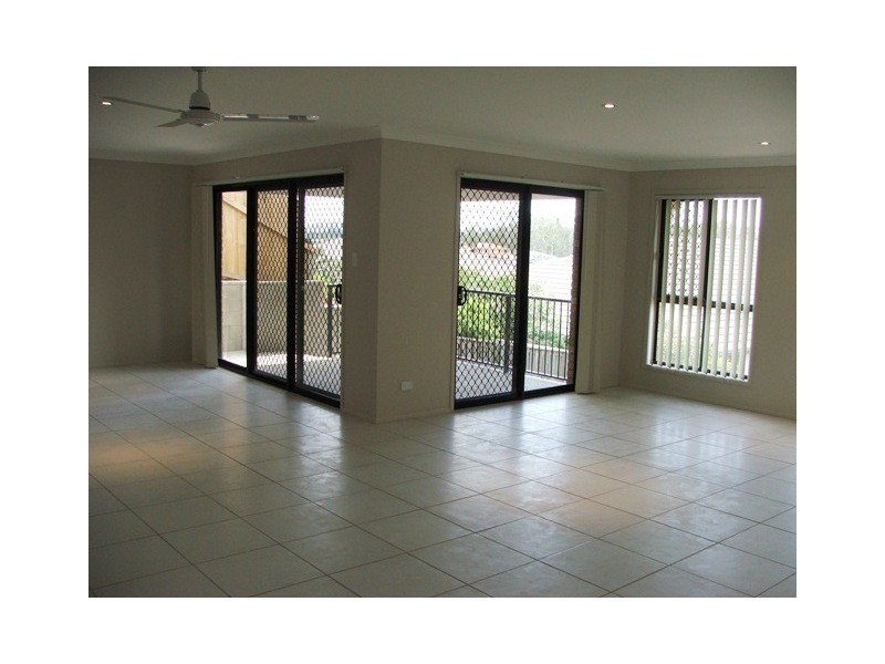 2/13 Silver Sedge Way, Upper Coomera QLD 4209