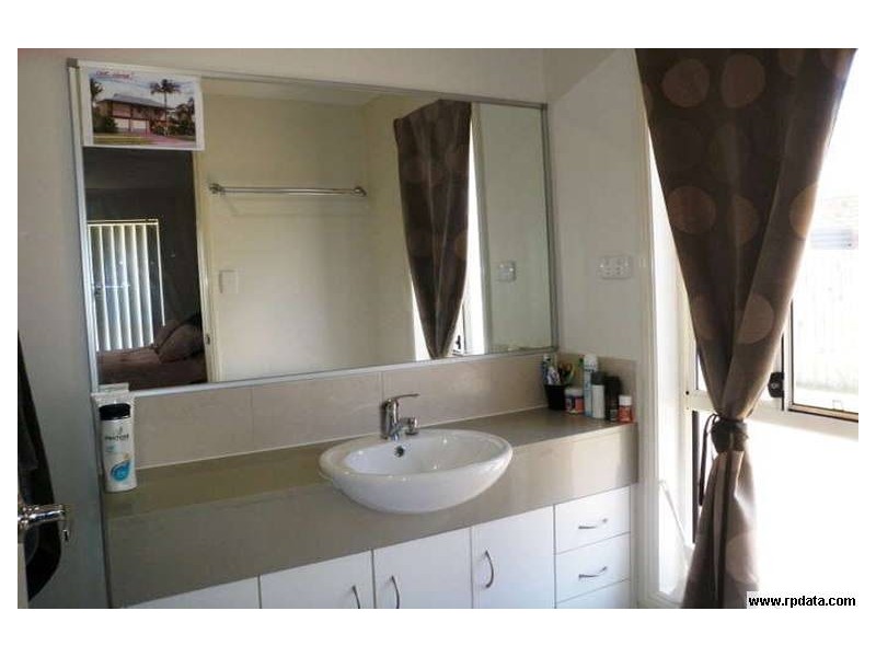 18 Moss Tce, Pimpama QLD 4209
