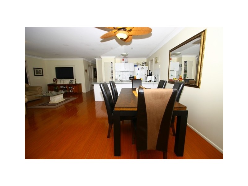 8 Silverpine Cr, Oxenford QLD 4210