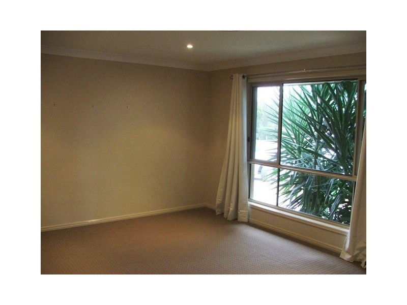 8 Ragamuffin Dr West, Coomera Waters QLD 4209