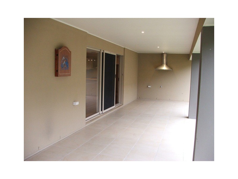 8 Ragamuffin Dr West, Coomera Waters QLD 4209