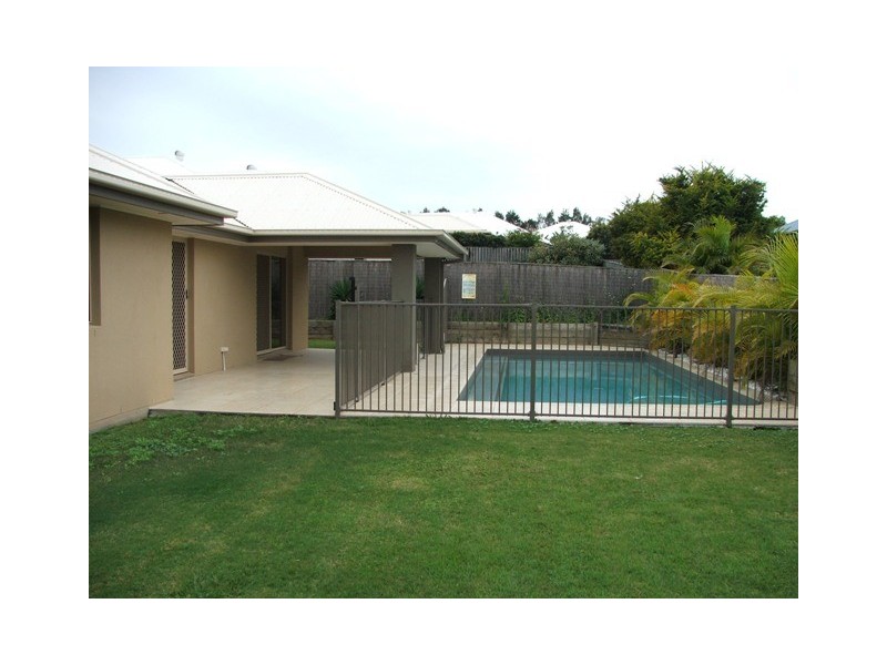 8 Ragamuffin Dr West, Coomera Waters QLD 4209