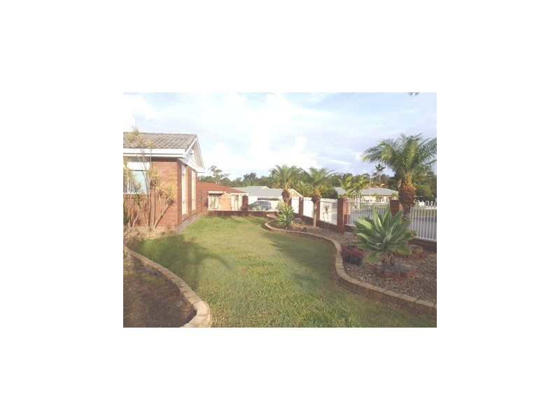 2  Loxton Court, Helensvale QLD 4212