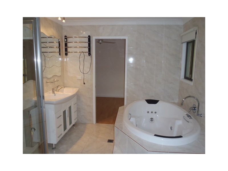 5 Hepburn Court, Oxenford QLD 4210