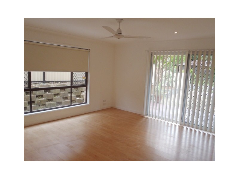2/5 Hepburn Court, Oxenford QLD 4210