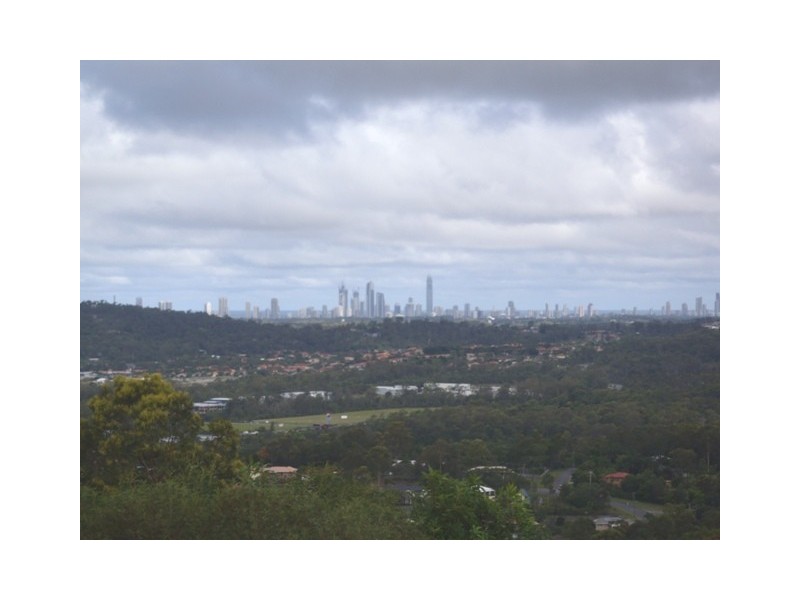 20 Zenith Crescent, Pacific Pines QLD 4211
