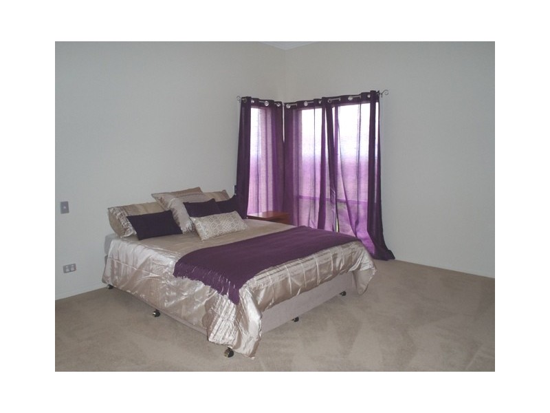 20 Zenith Crescent, Pacific Pines QLD 4211