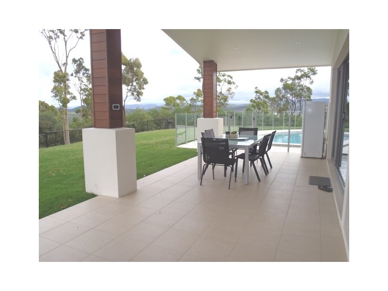 20 Zenith Crescent, Pacific Pines QLD 4211