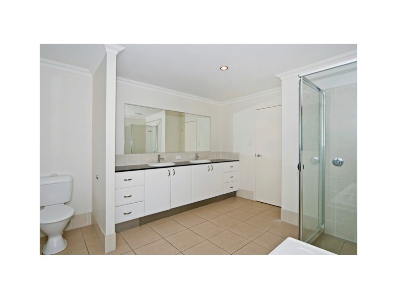 33 Mellum Cct, Pacific Pines QLD 4211