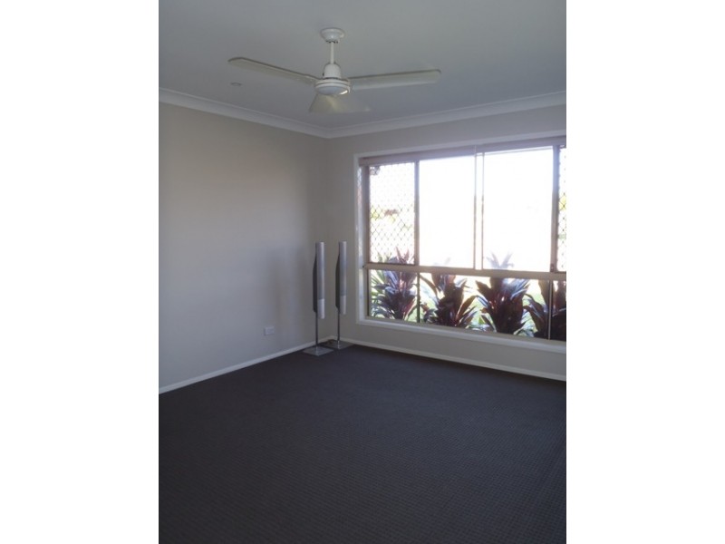 1 Boyer Street, Pacific Pines QLD 4211