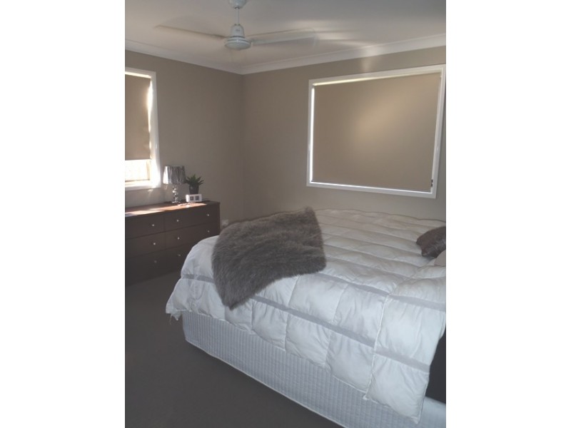 1 Boyer Street, Pacific Pines QLD 4211