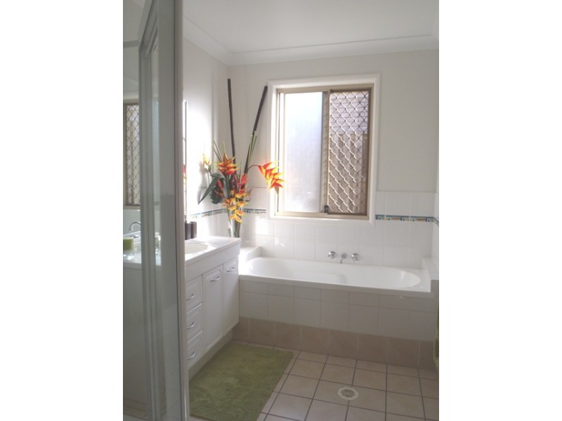 1 Boyer Street, Pacific Pines QLD 4211