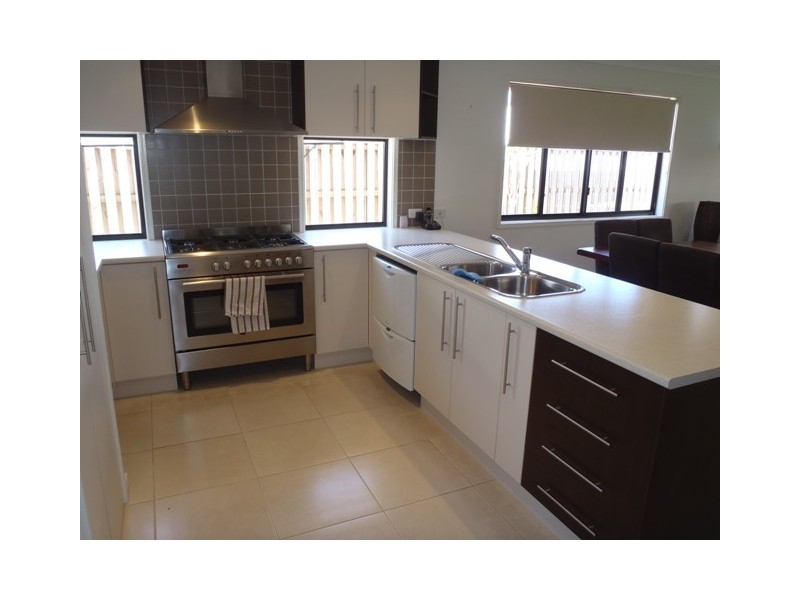 8 Ravensthorpe St, Ormeau QLD 4208