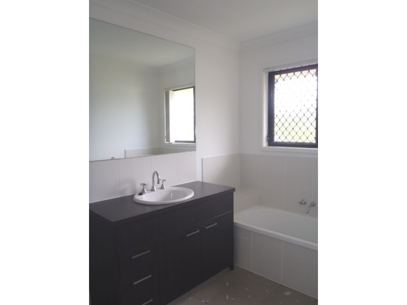 13 Silver Dawn Crescent, Oxenford QLD 4210