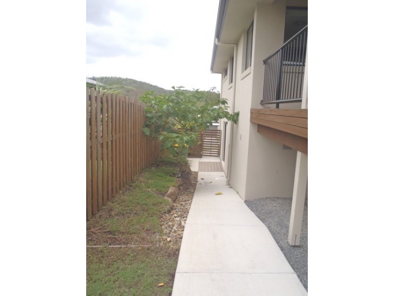 13 Silver Dawn Crescent, Oxenford QLD 4210