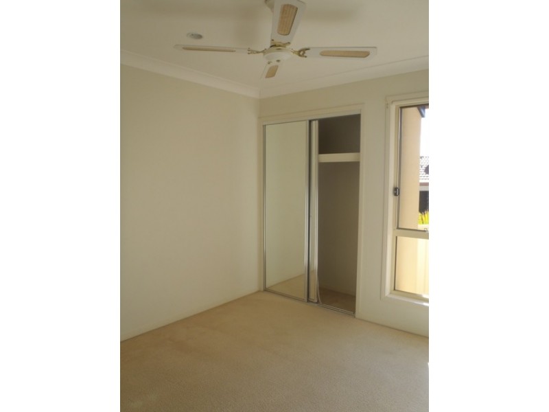 6 Respall Way, Arundel QLD 4214