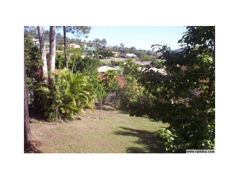 4 Malita Place, Pacific Pines QLD 4211