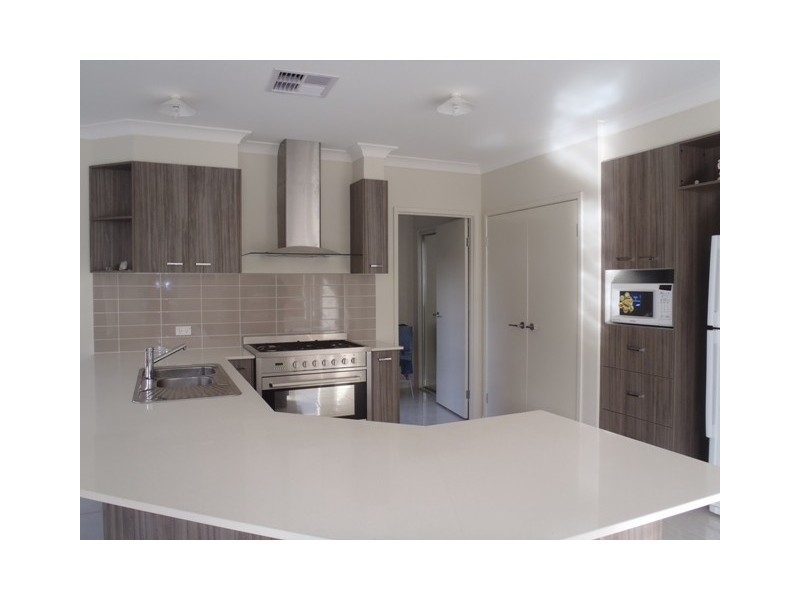 73 Wunburra Ccl, Pacific Pines QLD 4211