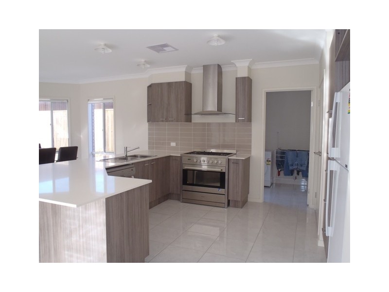 73 Wunburra Ccl, Pacific Pines QLD 4211