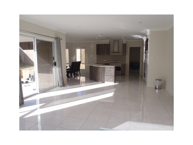 73 Wunburra Ccl, Pacific Pines QLD 4211