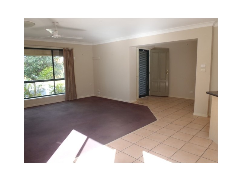 5 Oxbridge Chase, Arundel QLD 4214