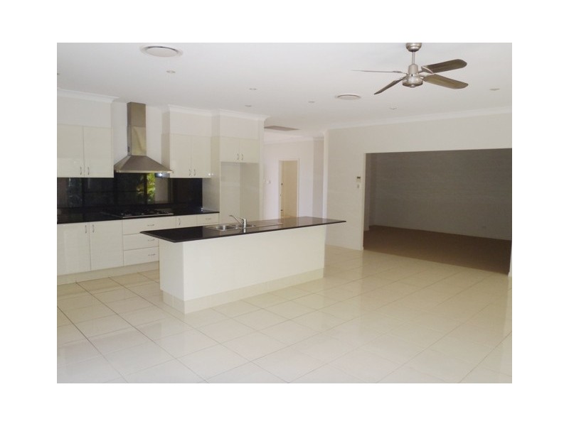 18 Pacha Close, Coomera Waters QLD 4209