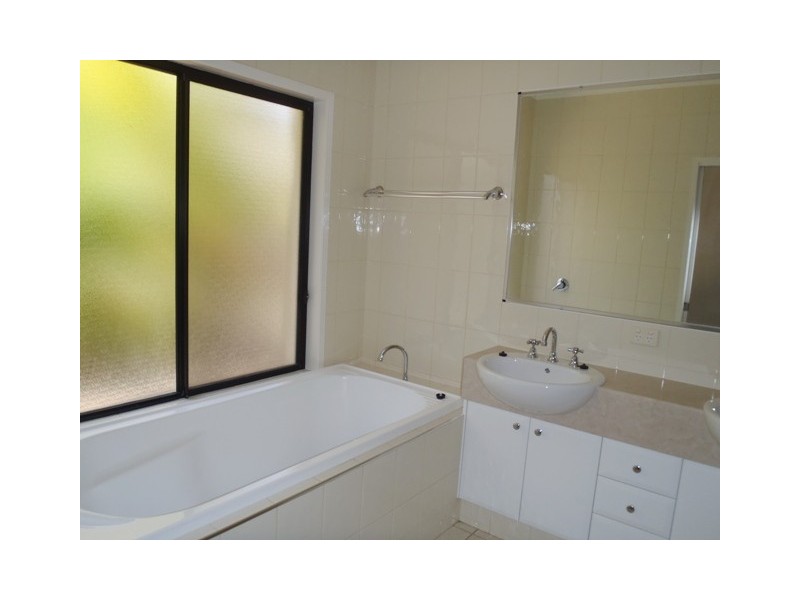 18 Pacha Close, Coomera Waters QLD 4209