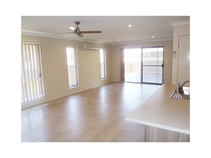 78 Aldgate Cres, Pacific Pines QLD 4211